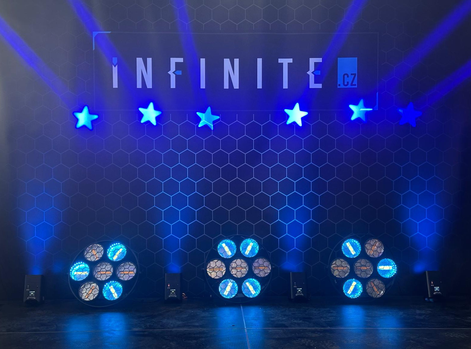Real stage lighting matching the previsualization